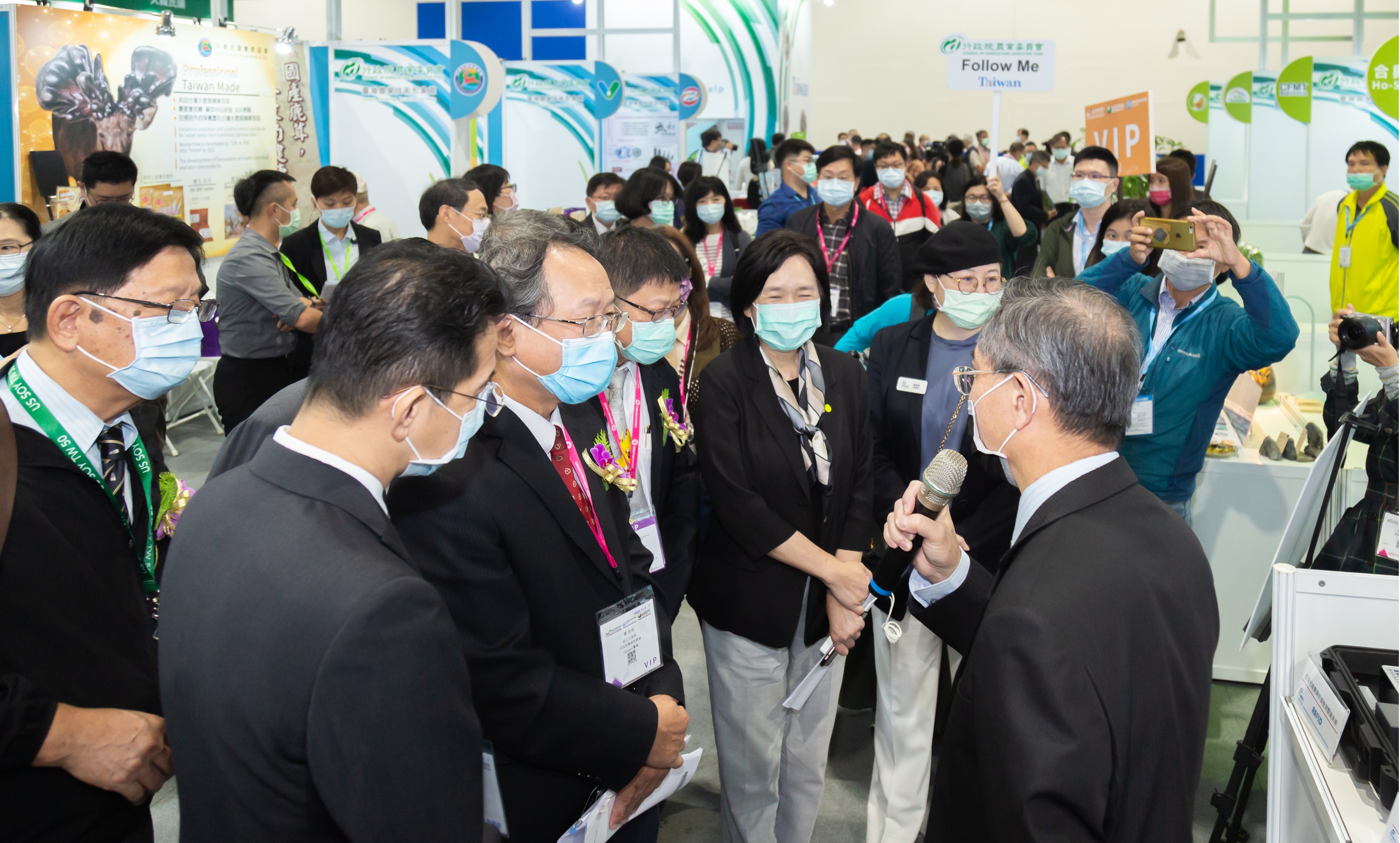 モーダルウィンドウで表示します。